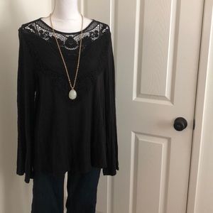 IN GREAT CONDITION BLACK BOHEMIAN FLOWY TOP